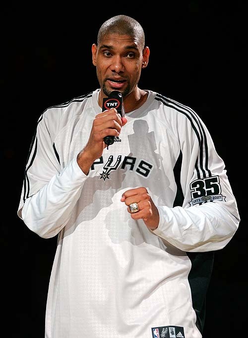 NBA冠军至尊魔戒亮相 邓肯新戒指金光闪闪