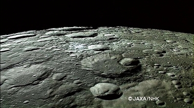日本探月衛星“月亮女神”用高清晰度錄影機拍攝下來的月球表面的圖像，日前首次傳回地球。有關照片在7日晚些時候首次公開。