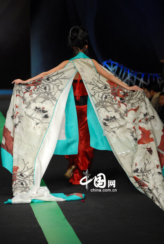 美轮美奂 祁刚华美服饰精彩发布(图)