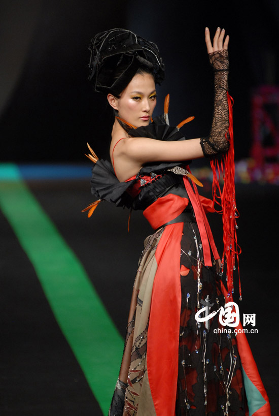 美轮美奂 祁刚华美服饰精彩发布(图)