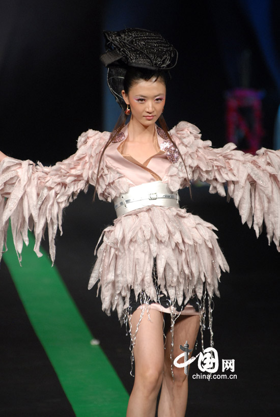 美轮美奂 祁刚华美服饰精彩发布(图)