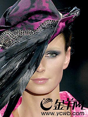 高级定制服装秀 那些越来越'出位'的奢侈