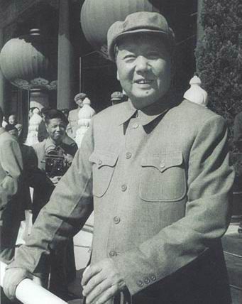 毛泽东身着中山装