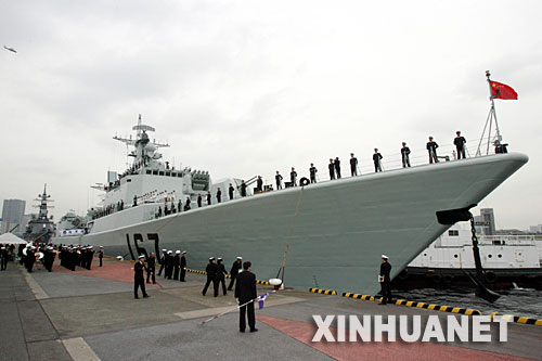 11月28日，中國人民解放軍海軍“深圳”號導彈驅逐艦抵達日本東京，開始對日本進行首次為期4天的友好訪問。這是中國人民解放軍海軍艦艇歷史上首次訪問日本。
