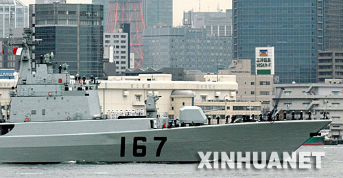 11月28日，中國人民解放軍海軍“深圳”號導彈驅逐艦駛入日本東京灣。當地時間28日上午9時30分，“深圳”號導彈驅逐艦抵達東京，開始對日本進行首次為期4天的友好訪問。 