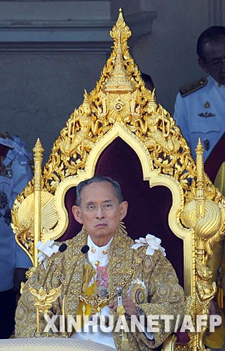 12月5日，泰國國王普密蓬·阿杜德在首都曼谷市中心的大王宮參加自己的80歲生日慶祝活動。新華社/法新