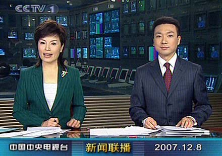 央视男主播康辉再度亮相《新闻联播》