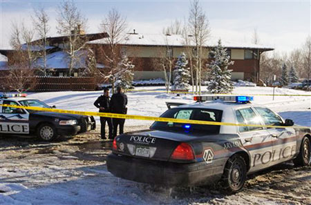 12月9日，警察在科羅拉多州丹佛市郊區一間教會培訓中心外警戒，該地發生的槍擊案造成4人死傷。