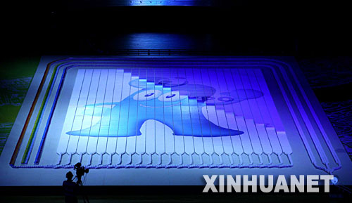12月18日，中國2010年上海世博會吉祥物“海寶”在上海揭曉。“海寶”意為“四海之寶”。 新華社記者 任瓏攝 