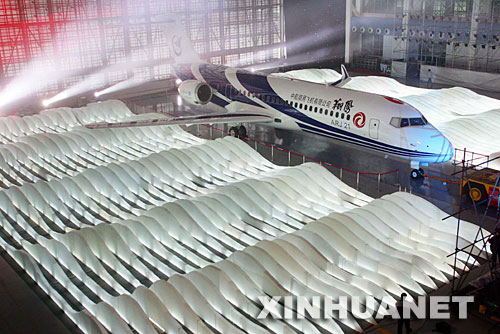 12月21日，我国首架具有完全自主知识产权的新支线飞机ARJ21在上海飞机制造厂总装下线。