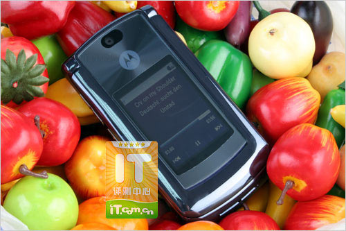 摩托罗拉 RAZR2 V8