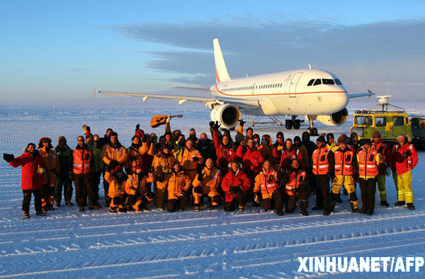 首架商用航班到達南極洲 降落藍色冰制跑道[組圖]