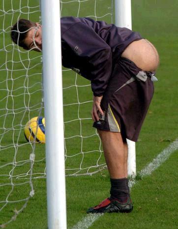 足球明星有意无意的赛场走光(组图)