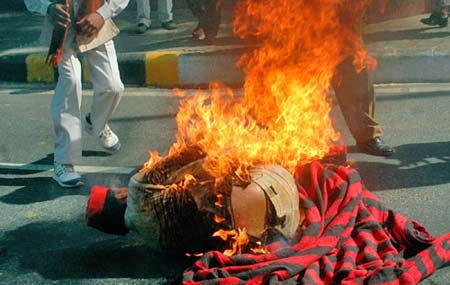 1月15日，一名印度学生在新德里自焚身亡。