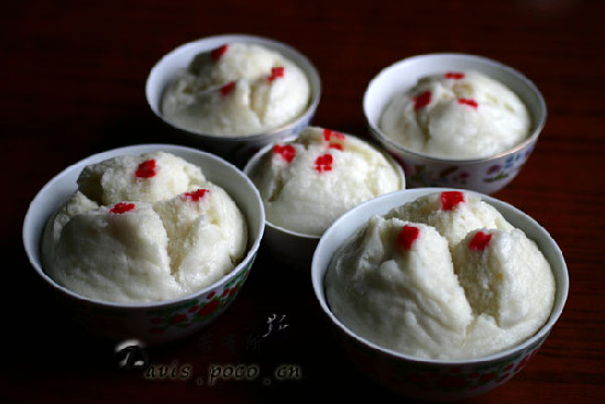 传统美味：实拍新年妈妈做糯米松糕全过程