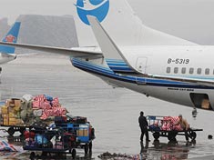 凝冻影响贵州民航客运 客机接受'桑拿'式除冰解凝[组图]