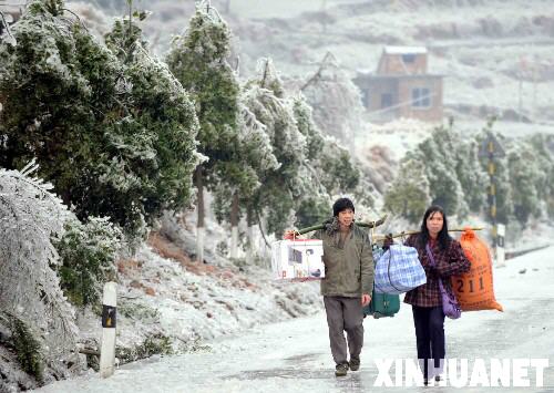 雪災(zāi)偏逢春運(yùn)高峰