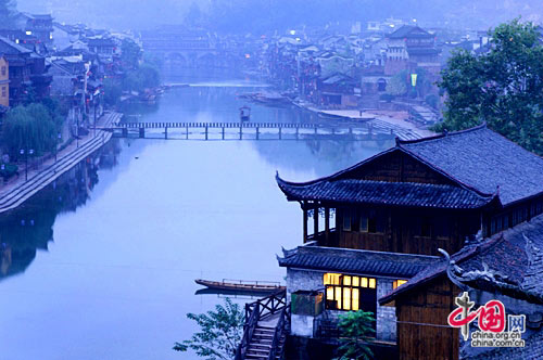 湖南凤凰古城自助旅游吃、住、玩全攻略