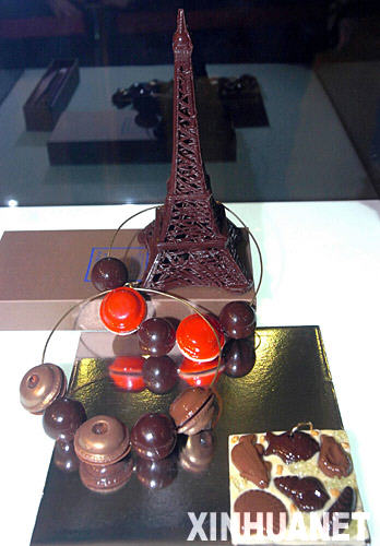 这是用巧克力做成的各种首饰（2月27日摄）。