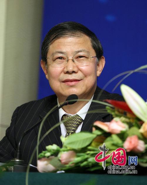 新闻中心副主任祝寿臣主持本次发布会 中国网 赵娜