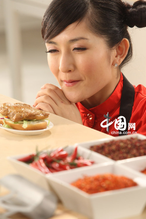 谢娜再度牵手麦当劳尽享麻辣国际时尚新体验