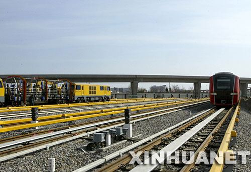 3月25日，試驗列車在機場軌道線天竺車輛段內開行。