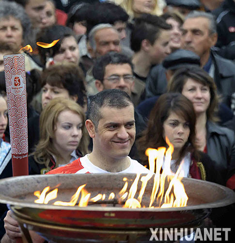北京奥运会圣火在希腊境内传递进入第四日[组图]