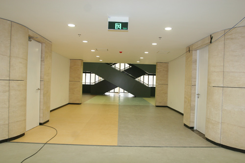场馆内的安全通道