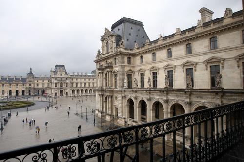 巴黎著名景点--卢浮宫