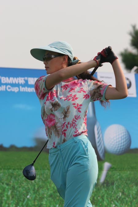宝马品牌代理董事长李莹:打高尔夫就是自我挑战