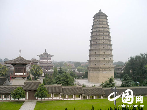 全国网络媒体陕西行记者参观宝鸡法门寺