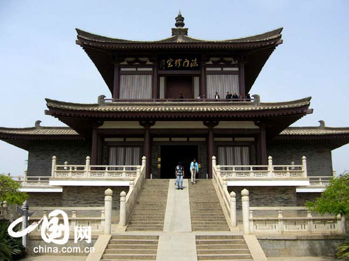 全国网络媒体陕西行记者参观宝鸡法门寺