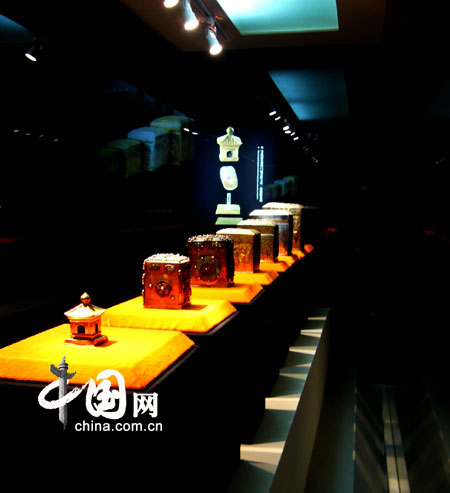 全国网络媒体陕西行记者参观宝鸡法门寺