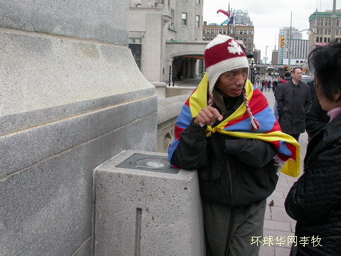 在加拿大渥太华与“藏独”分子近距离接触[组图]