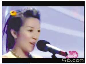 成都谭静2006年参加“超级女声”比赛时的视频截图