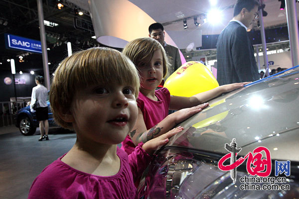 2008北京国际车展上年龄最小的“车模”