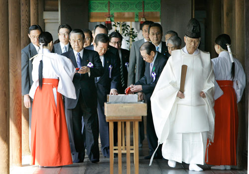 日本160名议员参拜靖国神社 福田没出席[组图]