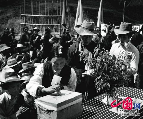 西藏珍贵历史老照片:沧桑巨变60年珍贵点滴组图]