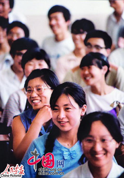 大學時代，還有些羞澀的佐藤蓮，那個時候她的名字叫馬蓮芳。