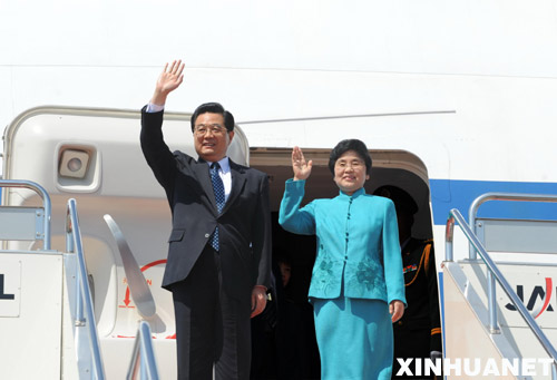 5月6日，国家主席胡锦涛乘专机抵达东京羽田机场，开始对日本进行国事访问。