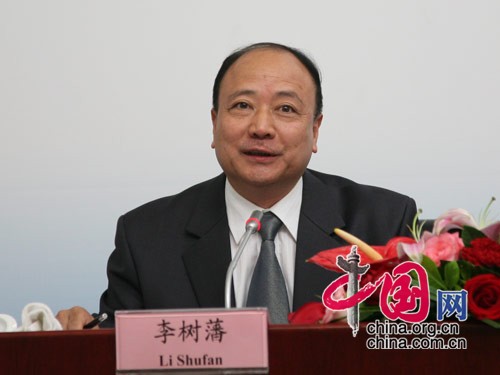 北京工业促进局的副局长李树藩先生回答记者提问