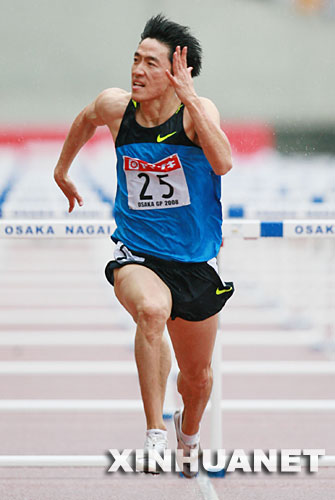 5月10日，中国选手刘翔在国际田联大阪大奖赛男子110米栏决赛中，以13秒19的成绩获得冠军。 新华社记者任正来摄 