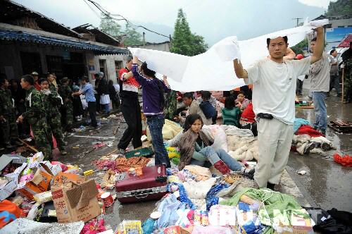 照耀重灾区的灿烂阳光 北川大地震搜救目击[组图]