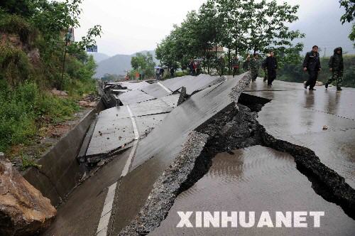 照耀重災區的燦爛陽光 北川大地震搜救目擊[組圖]