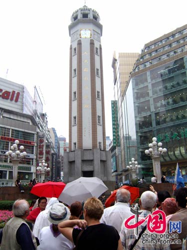 2008年5月13日 重庆市区见闻——解放碑　　张劲／摄影