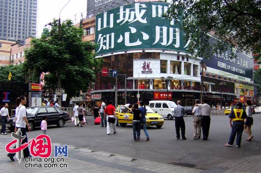 2008年5月13日 重庆市区见闻——民生路　　张劲／摄影
