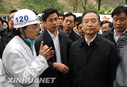 5月14日上午，温家宝总理来到地震重灾区北川县。