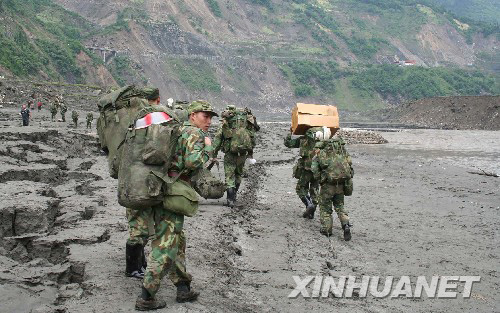 解放軍抵達汶川縣映秀鎮 傳回縣城首張圖片[組圖]