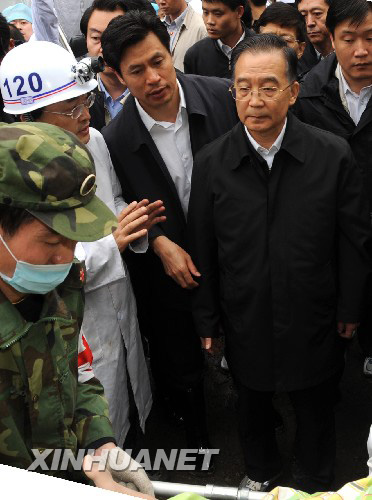  5月14日上午，温家宝总理来到地震重灾区北川县。新华社记者陈燮摄