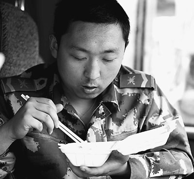 两天没睡，打个盹。